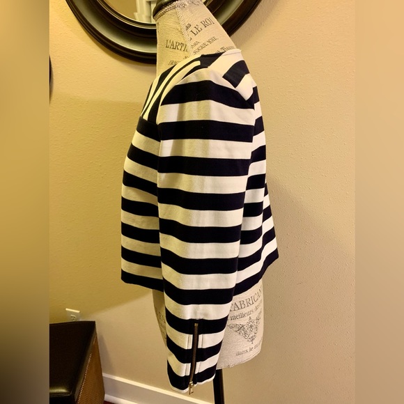 LN TALBOTS ADORABLE NAUTICAL LOOK. HITS AT WAIST. PAIR W/WHITE JEANS OR SHIORTS - Picture 2 of 10